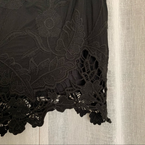 Mini black skirt with lace detailing from PacSun🖤 - Picture 2 of 3